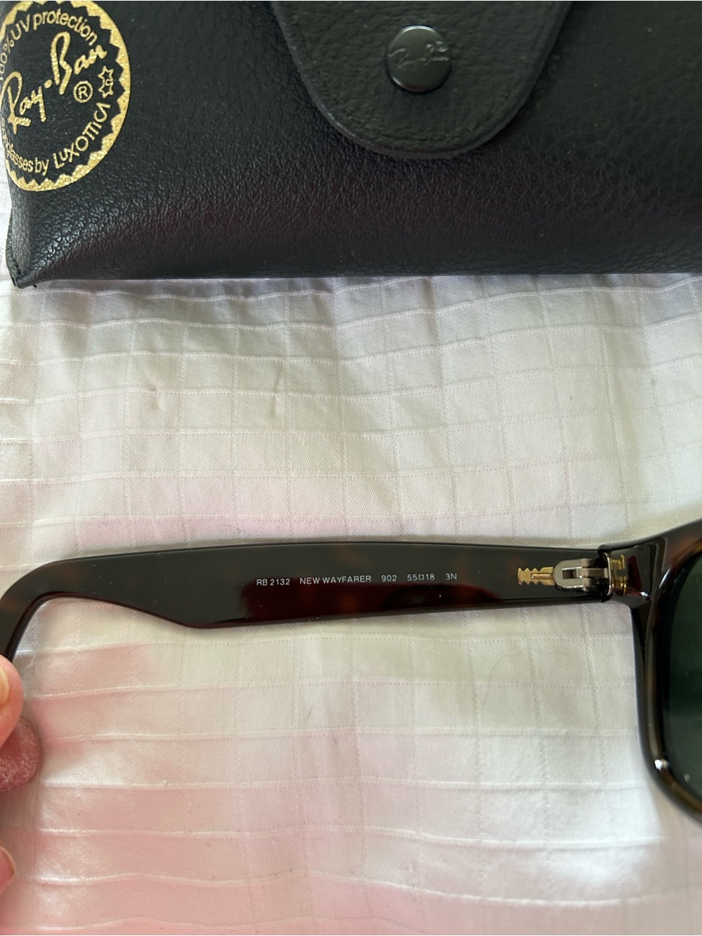 Ray-Ban sunglasses with case - Picture 2 of 5